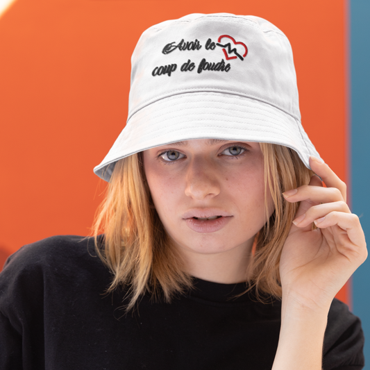 Hat Bob White Avoir le Coup de Foudre