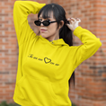 Load image into Gallery viewer, Hoodie Yellow Tu as Un Coeur en Or
