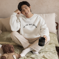 Load image into Gallery viewer, Sweater White La Vie Est Belle Round

