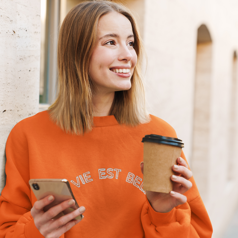 Sweater Orange La Vie Est Belle Round