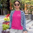Load image into Gallery viewer, Tee Shirt Pink Avoir un Coup de Foudre
