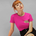 Load image into Gallery viewer, Tee Shirt Pink Donner sa Langue au Chat Kawaii
