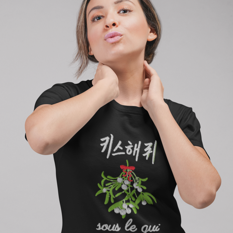 Tee Shirt Black Embrasse moi sous le gui French Korean