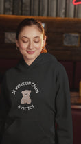 Load and play video in Gallery viewer, Hoodie Je Veux un Calin Avec Toi Teddy Bear
